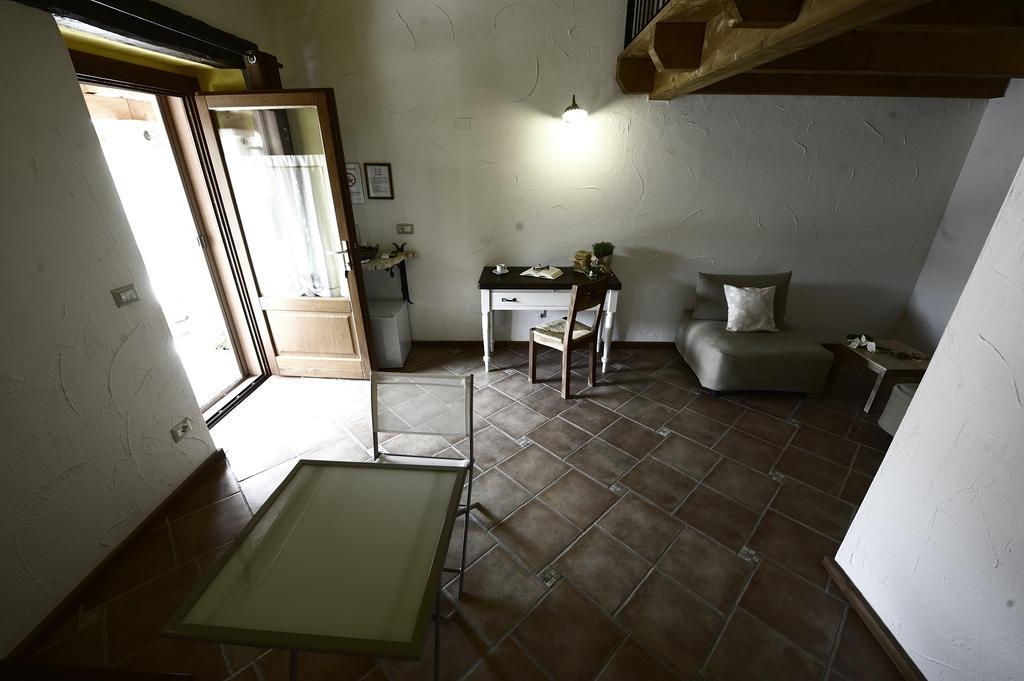 Il Giardino Degli Aranci Bed and Breakfast Mores Δωμάτιο φωτογραφία