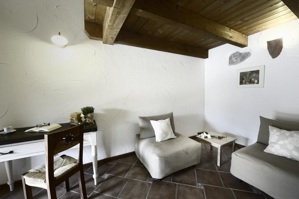 Il Giardino Degli Aranci Bed and Breakfast Mores Δωμάτιο φωτογραφία