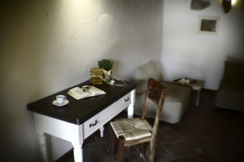 Il Giardino Degli Aranci Bed and Breakfast Mores Δωμάτιο φωτογραφία